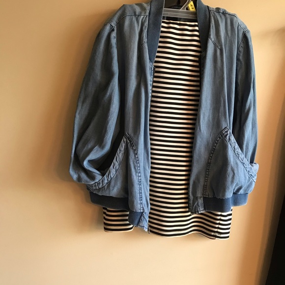 Knee Length Skirt! Gently Used - Picture 3 of 3